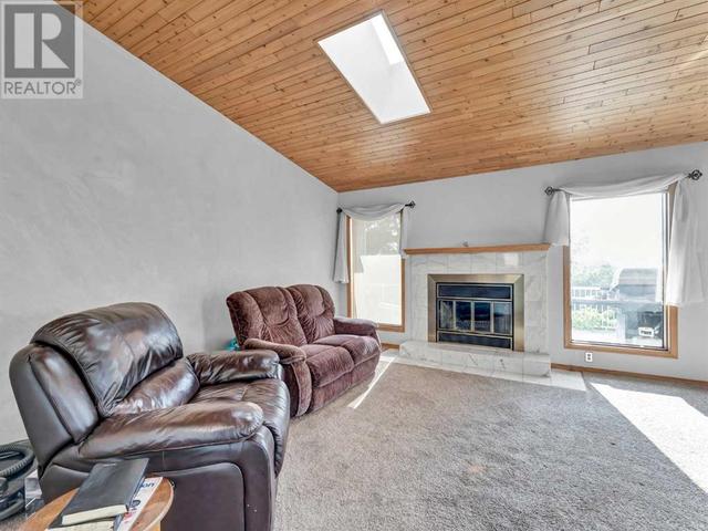 915 7 Street Se, House detached with 4 bedrooms, 3 bathrooms and 2 parking in Redcliff AB | Image 11