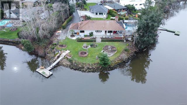 10 Phillion Pl, House detached with 4 bedrooms, 3 bathrooms and 6 parking in Esquimalt BC | Image 1