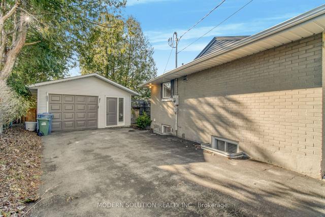54 Dumbarton St, House detached with 2 bedrooms, 2 bathrooms and 5 parking in Guelph ON | Image 23