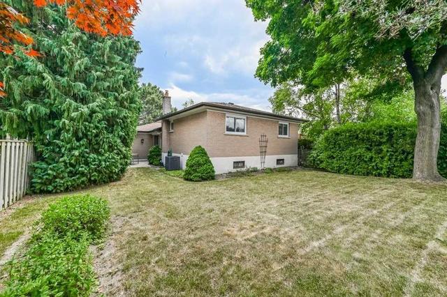 3541 Nadine Cres, House detached with 3 bedrooms, 2 bathrooms and 3 parking in Mississauga ON | Image 12