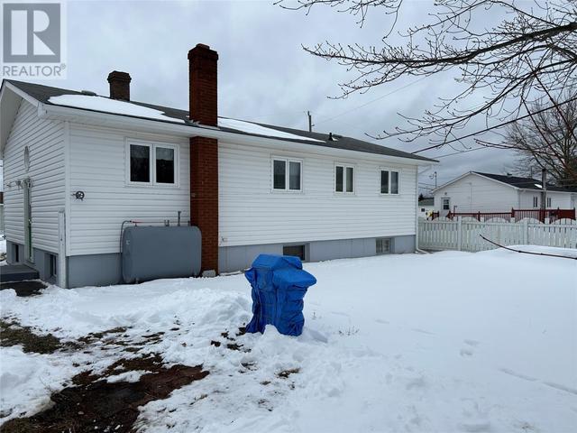 36 Earle Street, House detached with 4 bedrooms, 2 bathrooms and null parking in Grand Falls-Windsor NL | Image 6
