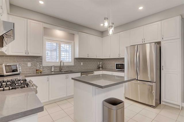 3059 Max Khan Blvd, House semidetached with 4 bedrooms, 3 bathrooms and 3 parking in Oakville ON | Image 9