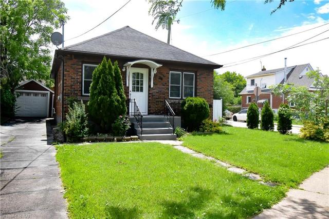 98 Facer Street, House detached with 3 bedrooms, 1 bathrooms and 3 parking in St. Catharines ON | Image 2