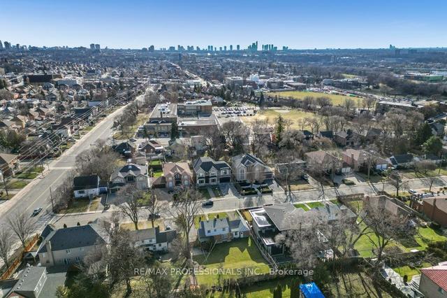 8 Westacres Dr, House detached with 3 bedrooms, 2 bathrooms and 6 parking in Toronto ON | Image 6