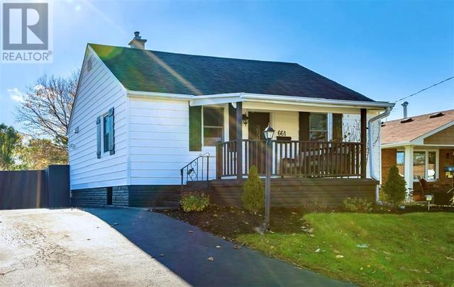 661 Orchard Avenue, House detached with 2 bedrooms, 2 bathrooms and null parking in Sarnia ON | Image 1