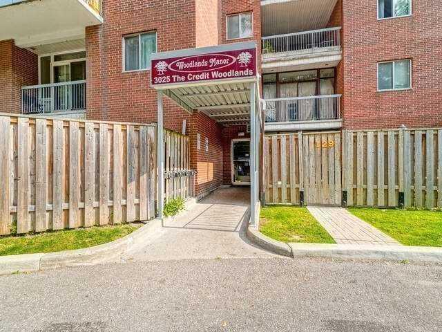 325 - 3025 The Credit Woodlands, Condo with 4 bedrooms, 2 bathrooms and 1 parking in Mississauga ON | Image 12