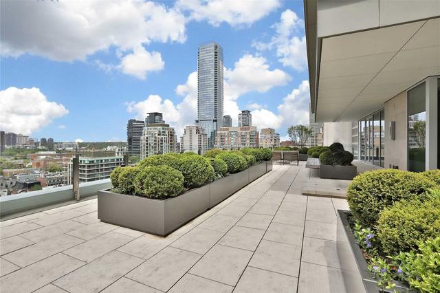 1102 - 155 Cumberland St, Condo with 3 bedrooms, 3 bathrooms and 2 parking in Toronto ON | Image 1