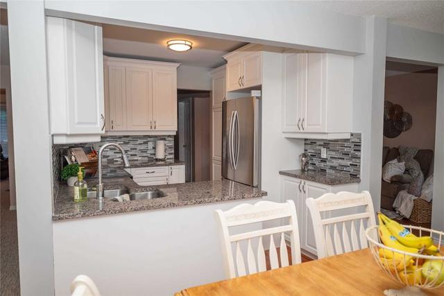 844 Crowells St, House detached with 4 bedrooms, 3 bathrooms and 4 parking in Oshawa ON | Image 4