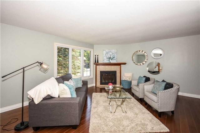 24 Douglas Cres, House detached with 3 bedrooms, 1 bathrooms and 4 parking in Erin ON | Image 2