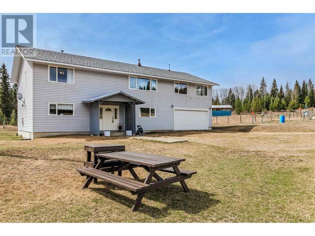 6411 Little Fort Hwy 24, House detached with 4 bedrooms, 2 bathrooms and null parking in Cariboo L BC | Image 1