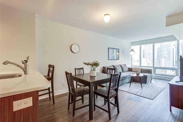 1806 - 295 Adelaide St W, Condo with 1 bedrooms, 1 bathrooms and 1 parking in Toronto ON | Image 11