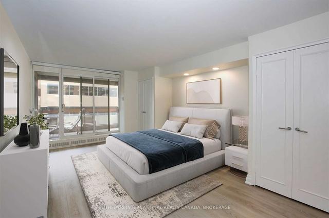 1005 - 61 St Clair Ave W, Condo with 2 bedrooms, 2 bathrooms and 2 parking in Toronto ON | Image 9