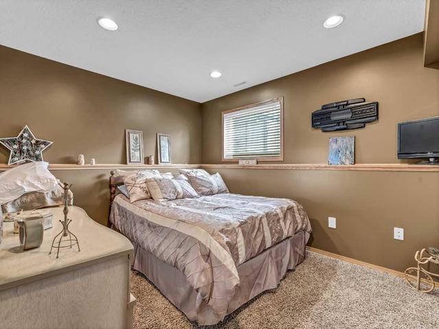 84 Sunset Crescent Sw, House detached with 4 bedrooms, 3 bathrooms and 2 parking in Medicine Hat AB | Image 32