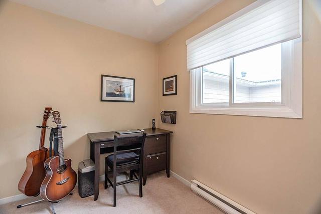 220 Frontenac Ave, House detached with 3 bedrooms, 1 bathrooms and 5 parking in Midland ON | Image 4