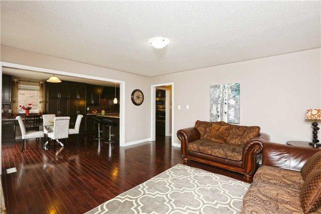 35 Miracle Tr, House detached with 4 bedrooms, 3 bathrooms and 2 parking in Brampton ON | Image 12