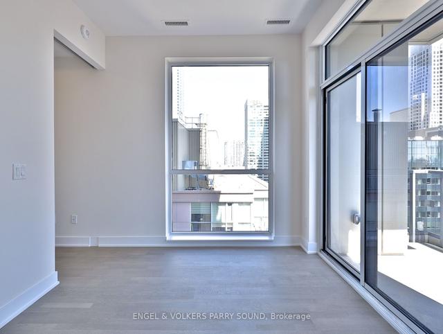 1808 - 88 Cumberland St, Condo with 2 bedrooms, 2 bathrooms and 1 parking in Toronto ON | Image 2