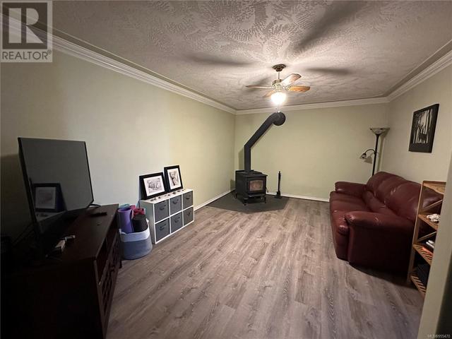 Family room wide angle- Lower floor | Image 29