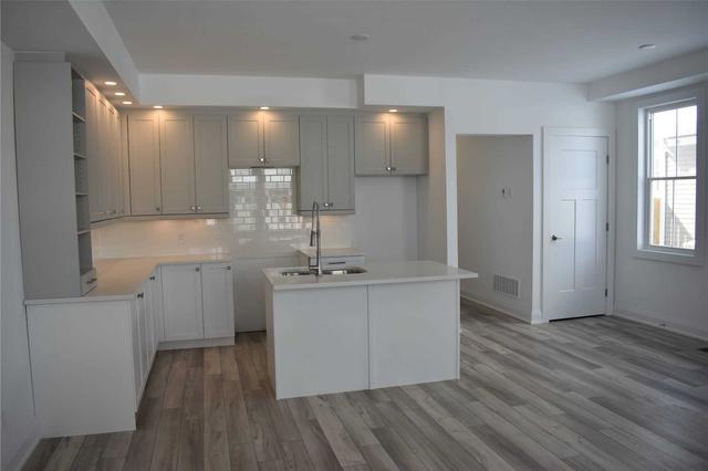 74 Discovery Tr, Townhouse with 2 bedrooms, 3 bathrooms and 2 parking in Vaughan ON | Image 2