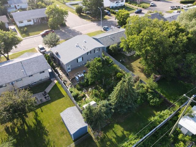 5033 43 Street, House detached with 4 bedrooms, 2 bathrooms and 2 parking in High Prairie AB | Image 10