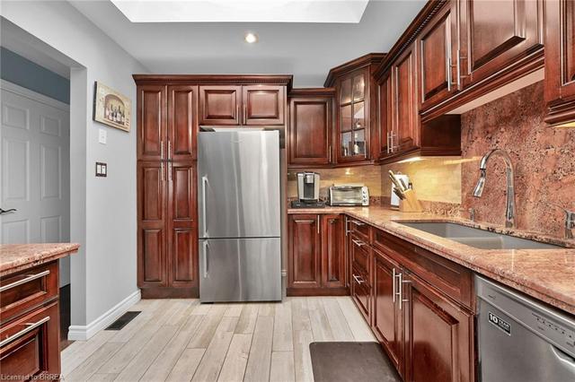 205 Paris Road, House detached with 4 bedrooms, 2 bathrooms and 5 parking in Brantford ON | Image 19