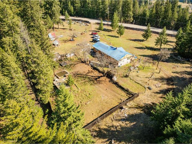 2621 Highway 3a, House detached with 2 bedrooms, 1 bathrooms and null parking in Central Kootenay I BC | Image 8