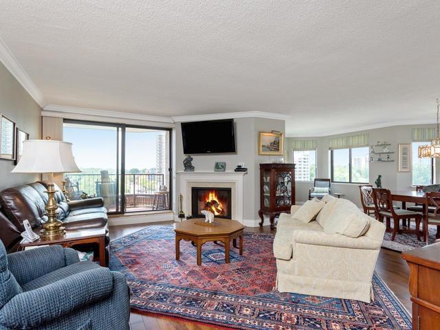 1001 - 100 Lakeshore Rd E, Condo with 2 bedrooms, 2 bathrooms and 2 parking in Oakville ON | Image 3
