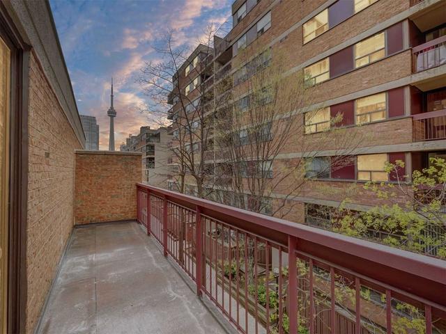 th03 - 89 Mccaul St, Townhouse with 4 bedrooms, 3 bathrooms and 0 parking in Toronto ON | Image 30