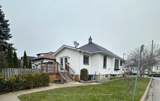 9 Grantham Ave, House detached with 3 bedrooms, 2 bathrooms and 3 parking in St. Catharines ON | Image 12