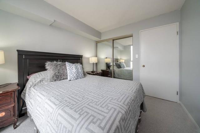 810 - 155 Hillcrest Ave, Condo with 2 bedrooms, 2 bathrooms and 1 parking in Mississauga ON | Image 10
