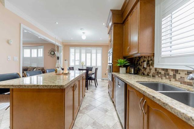 8 Orangeblossom Tr, House detached with 4 bedrooms, 6 bathrooms and 6 parking in Brampton ON | Image 7