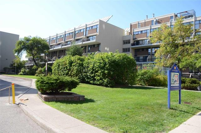 214 - 366 The East Mall, Townhouse with 3 bedrooms, 3 bathrooms and 1 parking in Toronto ON | Image 2