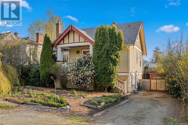55 Logan Ave, House detached with 4 bedrooms, 3 bathrooms and 3 parking in Saanich BC | Image 1