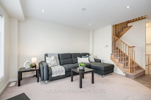 11 Newport Cres, House attached with 3 bedrooms, 3 bathrooms and 3 parking in Hamilton ON | Image 5