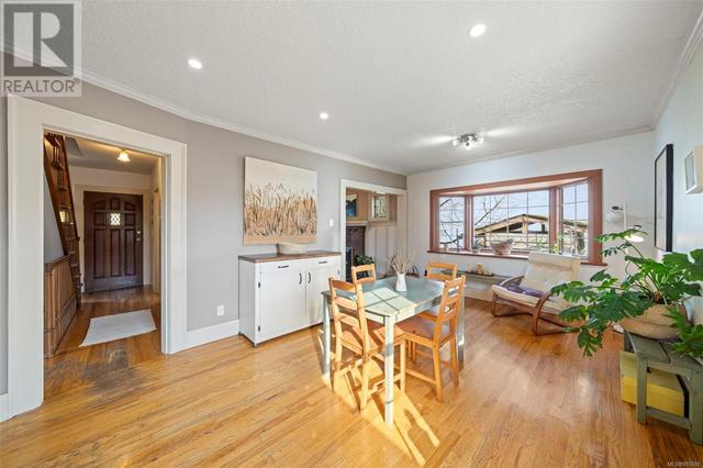 55 Logan Ave, House detached with 4 bedrooms, 3 bathrooms and 3 parking in Saanich BC | Image 15