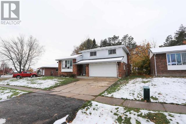 27 Charlotte Dr, House detached with 4 bedrooms, 2 bathrooms and null parking in Sault Ste. Marie ON | Image 2