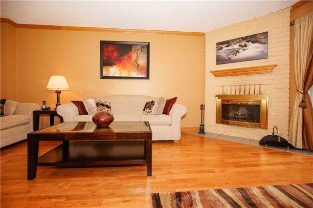 104 Trewartha Cres, House detached with 4 bedrooms, 2 bathrooms and 4 parking in Brampton ON | Image 3