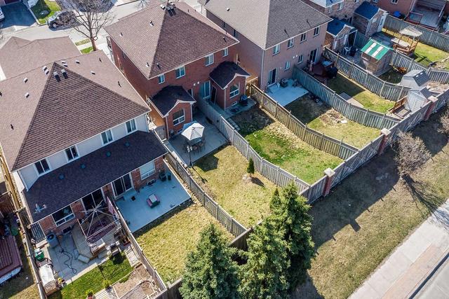 28 Secord Cres, House semidetached with 3 bedrooms, 3 bathrooms and 4 parking in Brampton ON | Image 32