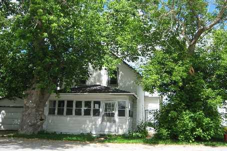 15 Elliot St, House detached with 2 bedrooms, 2 bathrooms and 4 parking in Kawartha Lakes ON | Image 1