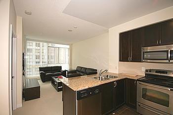 2001 - 225 Webb Dr, Condo with 1 bedrooms, 1 bathrooms and 1 parking in Mississauga ON | Image 4