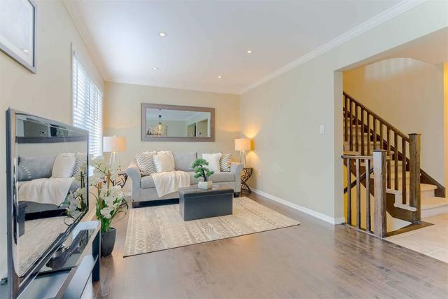 73 Mccandless Crt, House attached with 3 bedrooms, 2 bathrooms and 3 parking in Milton ON | Image 3