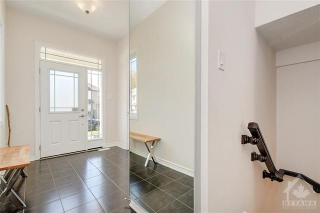 432 Meadowbreeze Drive, Townhouse with 4 bedrooms, 3 bathrooms and 2 parking in Ottawa ON | Image 2