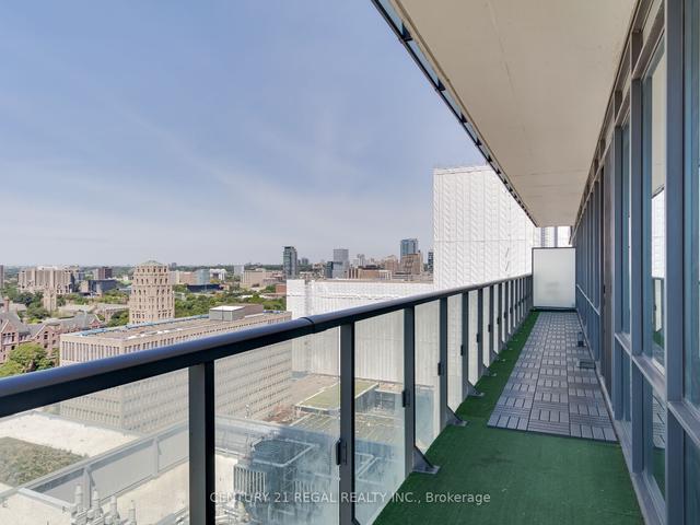 2310 - 832 Bay St, Condo with 3 bedrooms, 2 bathrooms and 1 parking in Toronto ON | Image 13