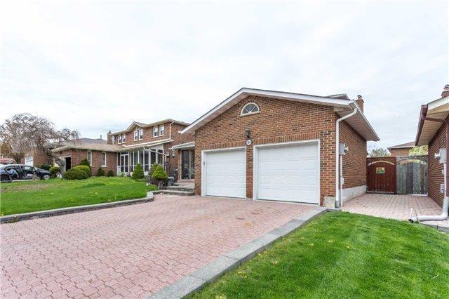104 Princeton Terr, House detached with 4 bedrooms, 4 bathrooms and 4 parking in Brampton ON | Image 2