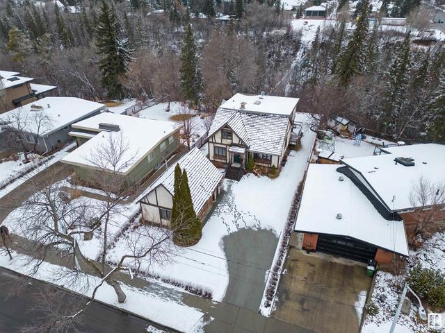 14208 92a Av Nw, House detached with 5 bedrooms, 2 bathrooms and null parking in Edmonton AB | Image 2