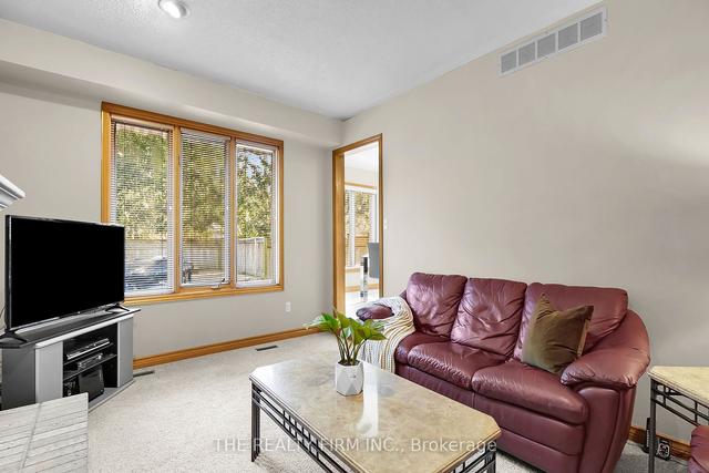 504 Sunnyside Cres, House detached with 3 bedrooms, 3 bathrooms and 4 parking in London ON | Image 2