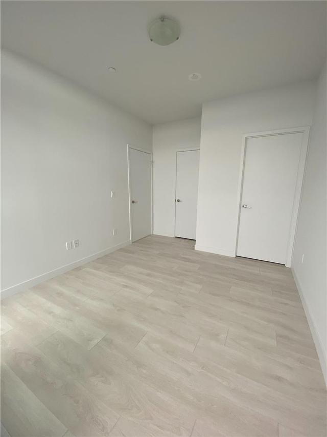 ph 5807 - 8 Eglinton Ave, Condo with 2 bedrooms, 2 bathrooms and 0 parking in Toronto ON | Image 3