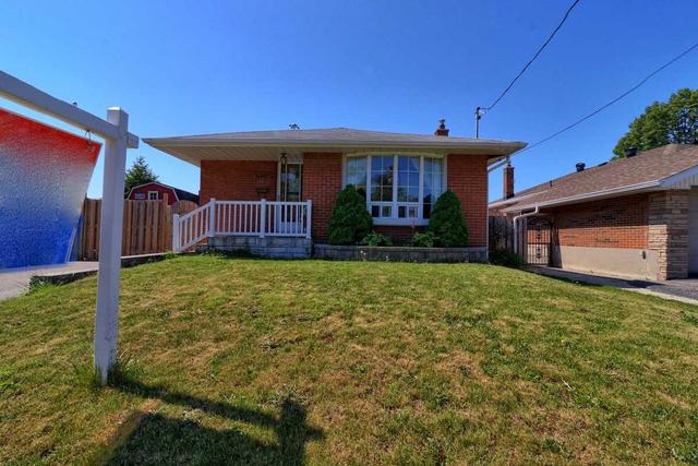 1028 Mccullough Dr, House detached with 3 bedrooms, 2 bathrooms and 3 parking in Whitby ON | Image 1