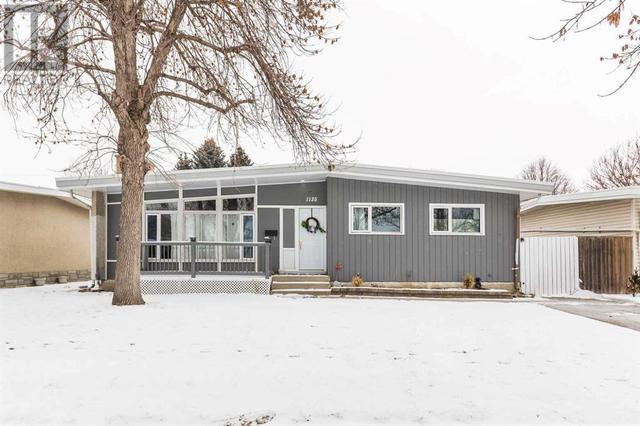 1135 23 Street N, House detached with 4 bedrooms, 2 bathrooms and 1 parking in Lethbridge AB | Image 1