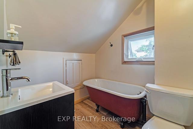 276 Chatham St, House detached with 3 bedrooms, 2 bathrooms and 5 parking in Brantford ON | Image 8