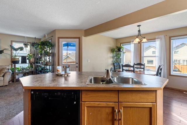 302 Covecreek Close Ne, House detached with 3 bedrooms, 2 bathrooms and 4 parking in Calgary AB | Image 11